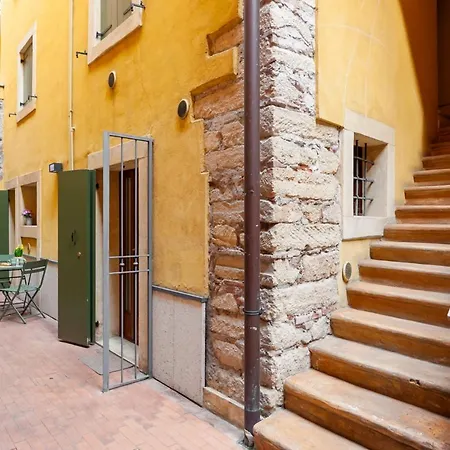 Anniusca Nest Apartman *